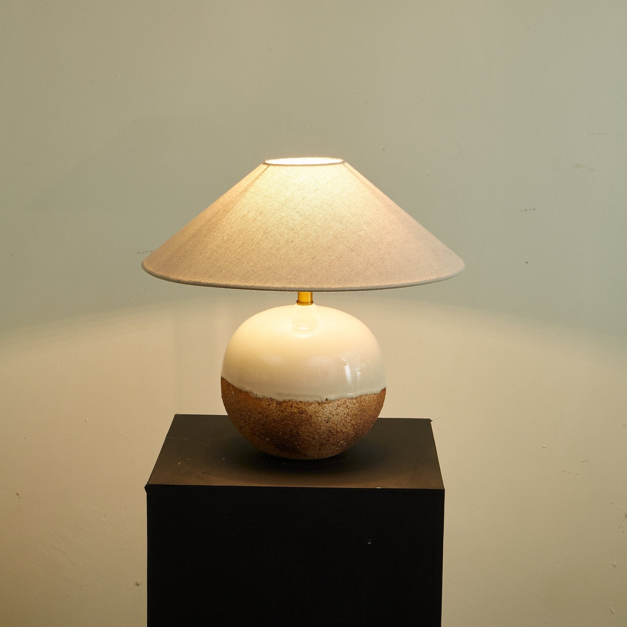 Alba Terra Modern Table Lamp - Stylish Bedside & Living Room Lighting for Home Decor - Perfect for Reading, Relaxing & Ambiance