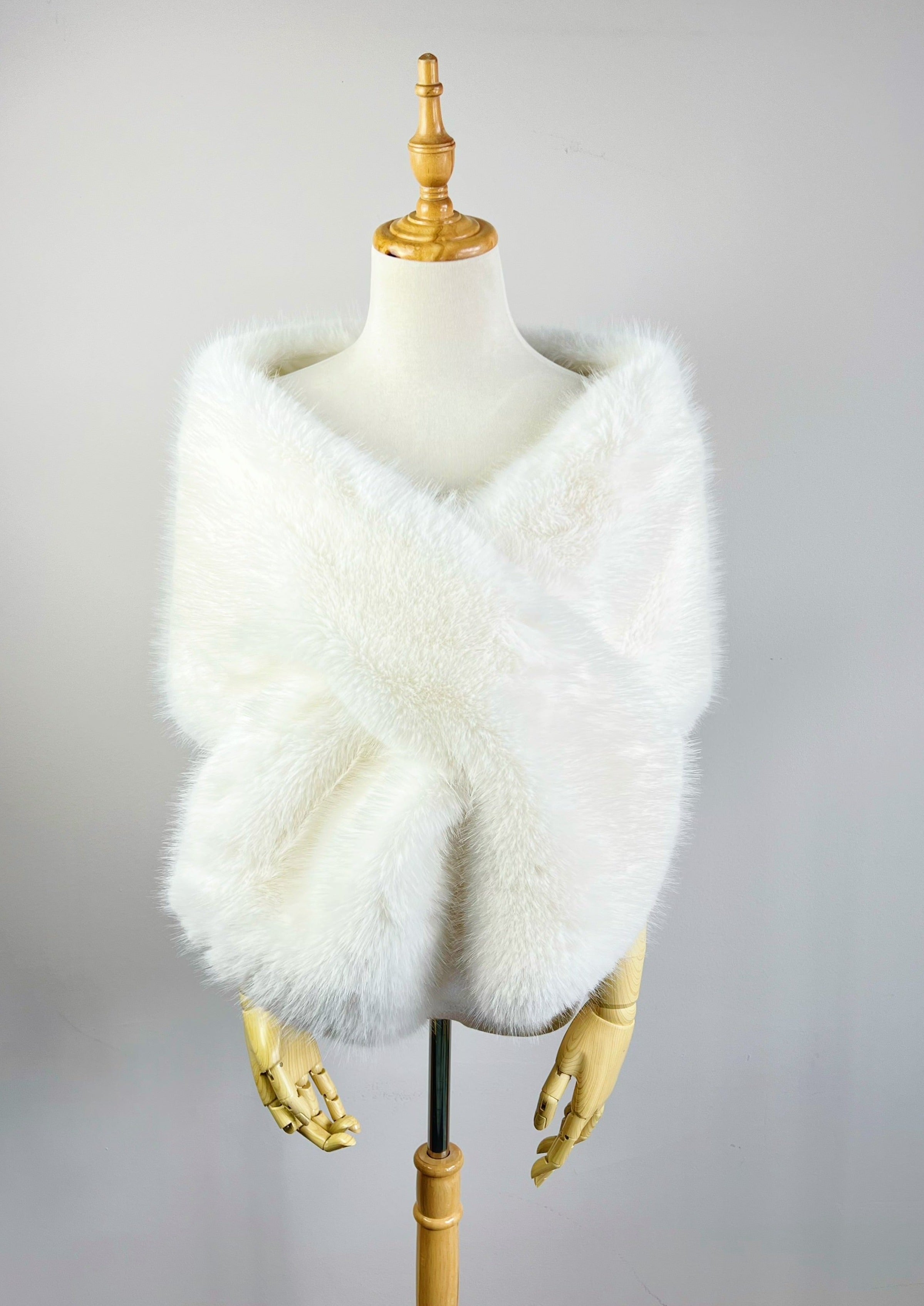 Ivory Bridal Faux Fur Shawl Wrap - Elegant Wedding Accessory for Brides, Bridesmaids & Winter Weddings (Lilian Ivy07) - Perfect for Outdoor Ceremonies, Photo Shoots & Cold Weather Events