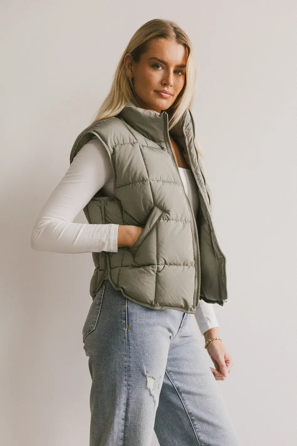 Bellese Quilted Puffer Vest for Women - Olive Green Lightweight Winter Jacket - Outdoor Hiking, Travel & Casual Wear