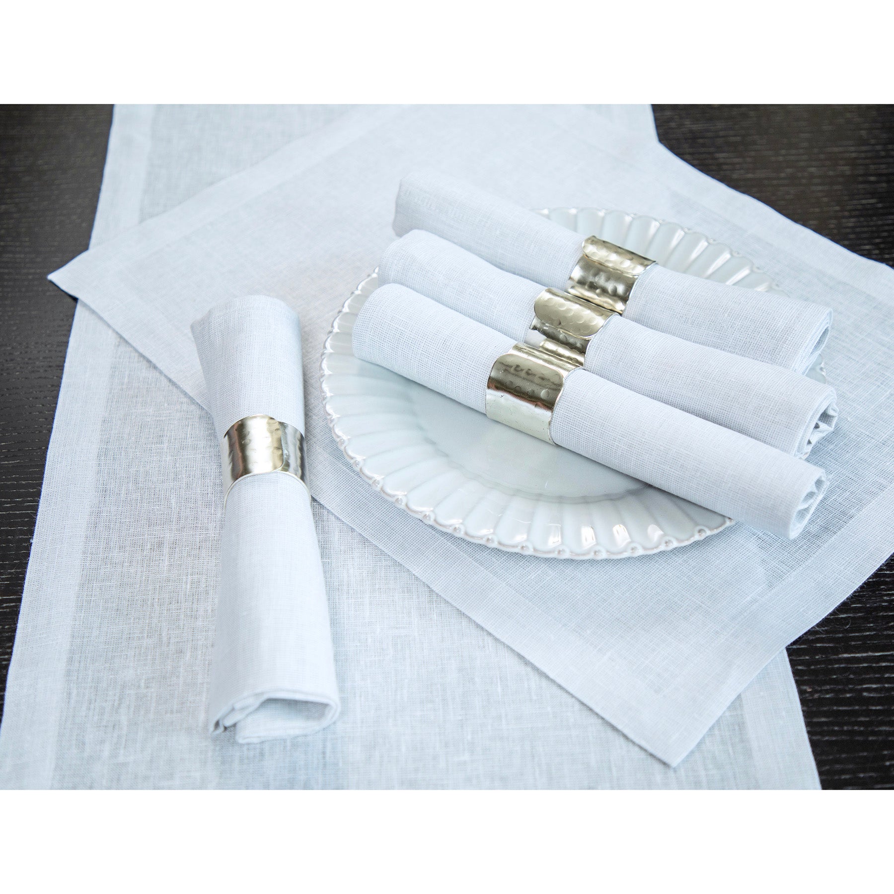 Elegant Festive Table Runner for Holiday Decor - Perfect for Christmas, Thanksgiving & Dinner Parties