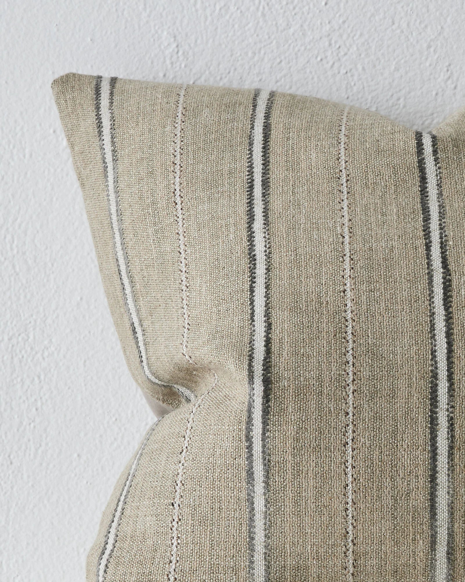 Isola Cushion Fog - Soft & Comfortable Seat Cushion for Home, Office & Outdoor Use - Perfect for Chairs, Sofas & Patio Furniture