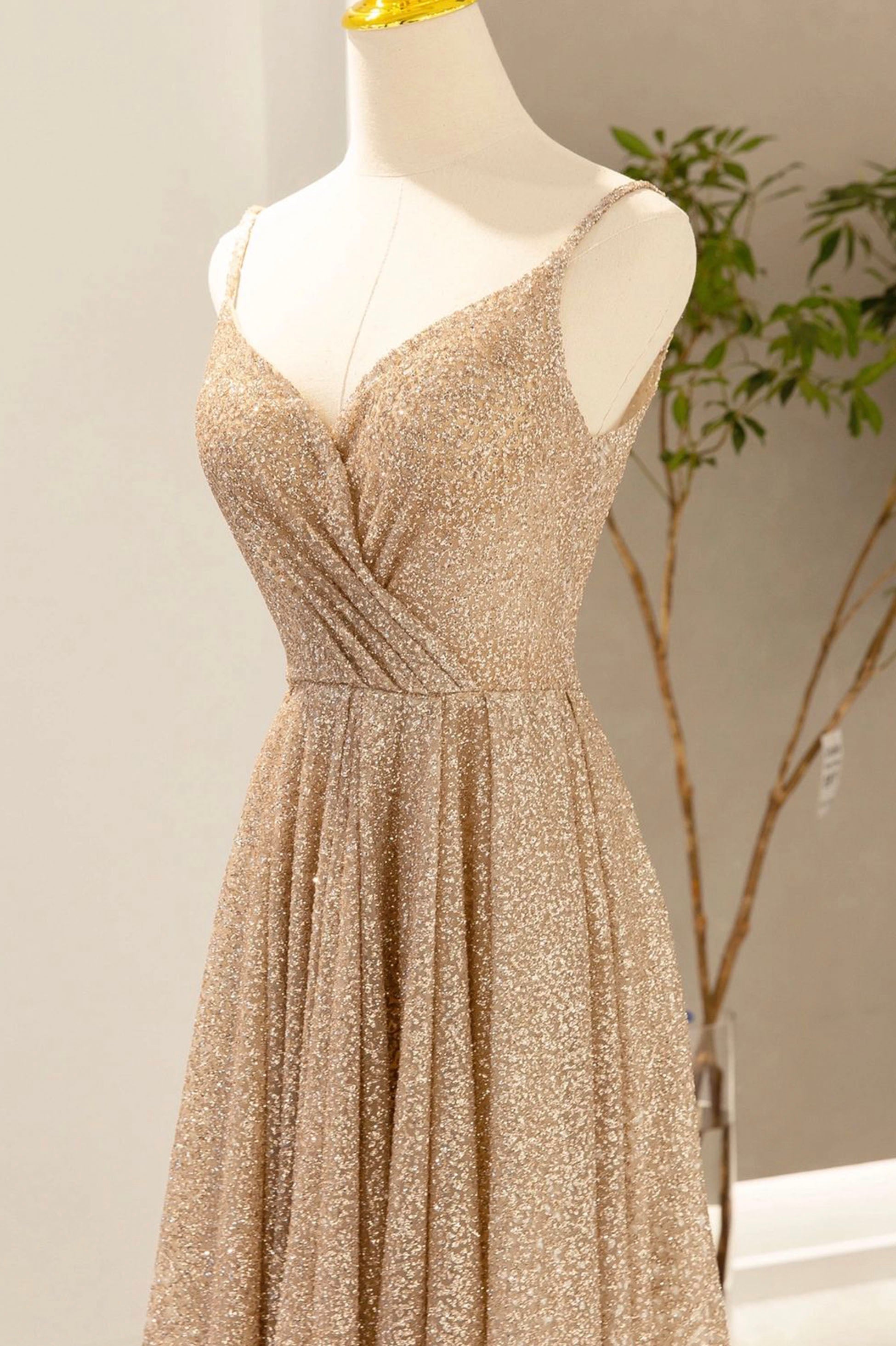 Elegant Gold V-Neck Sequin Prom Dress for Women - Perfect for Homecoming, Evening Gala & Special Occasions