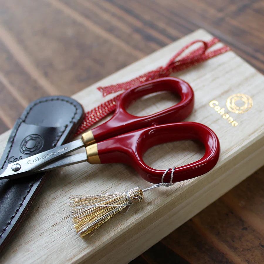 Premium Small Scissors with Lacquered Handles - Sharp Stainless Steel Craft Scissors for Sewing, Embroidery & DIY Projects - Perfect for Fabric Cutting, Paper Crafts & Gift Wrapping