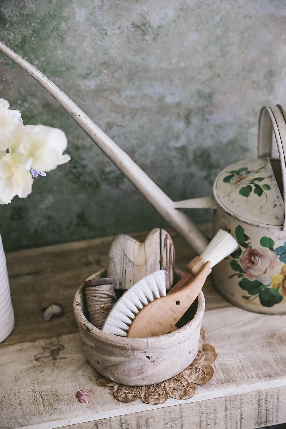 Soft Bristle Hedgehog Table Brush for Dusting and Cleaning - Perfect for Home, Office, and Car Interior Maintenance