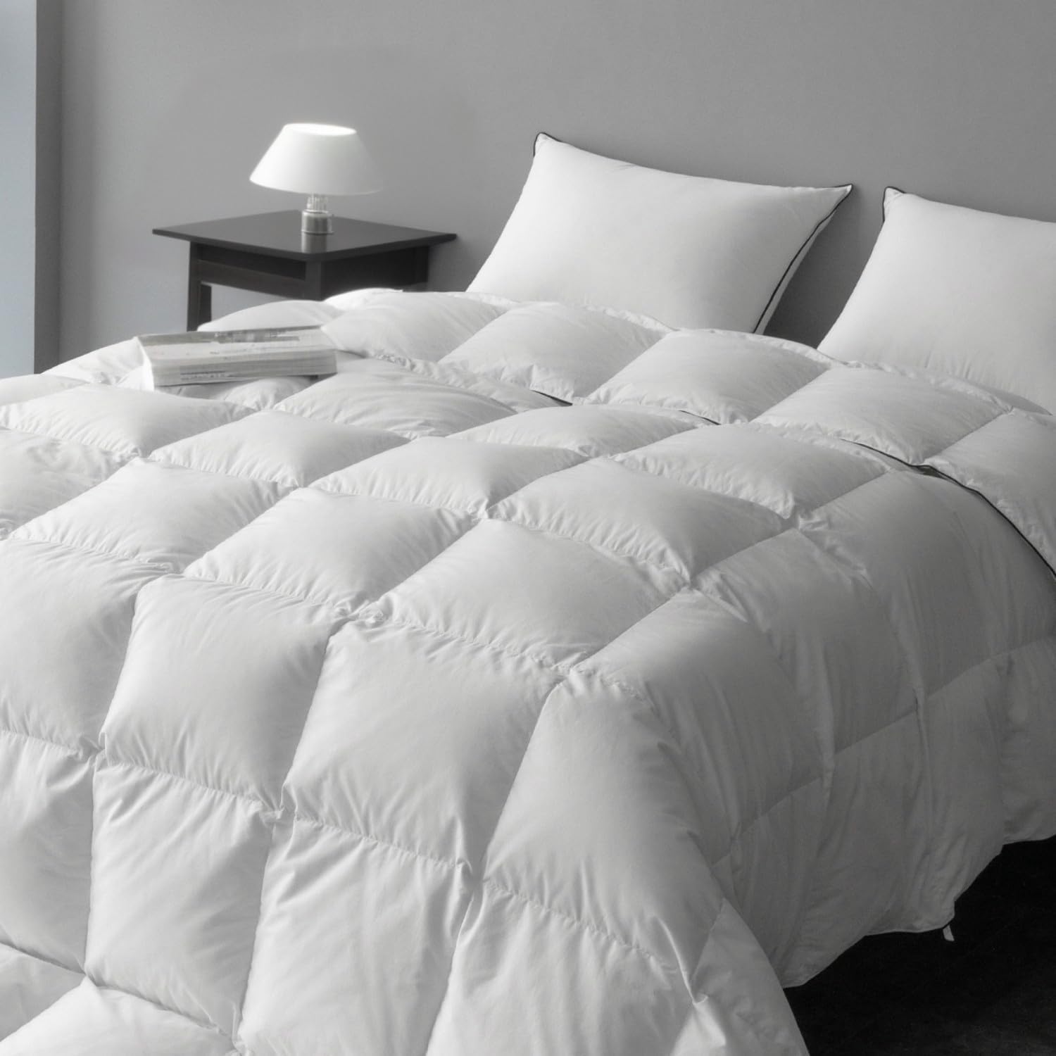 Premium MAXICOZY King Size Down Alternative Comforter - 106x90 Inches White, Fluffy & Lightweight All-Season Duvet Insert with Medium Warmth - Perfect for Hotels, Guest Rooms & Luxury Bedrooms