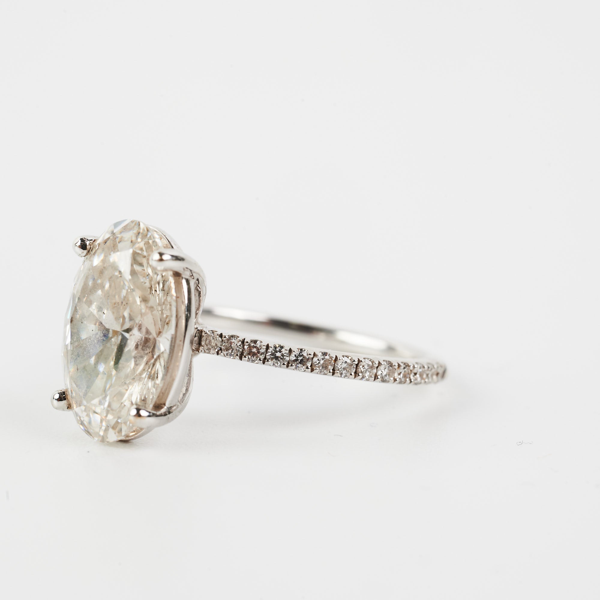 4.05 Carat Lab-Grown Oval Diamond Engagement Ring for Women - Elegant Wedding, Proposal & Anniversary Jewelry Gift