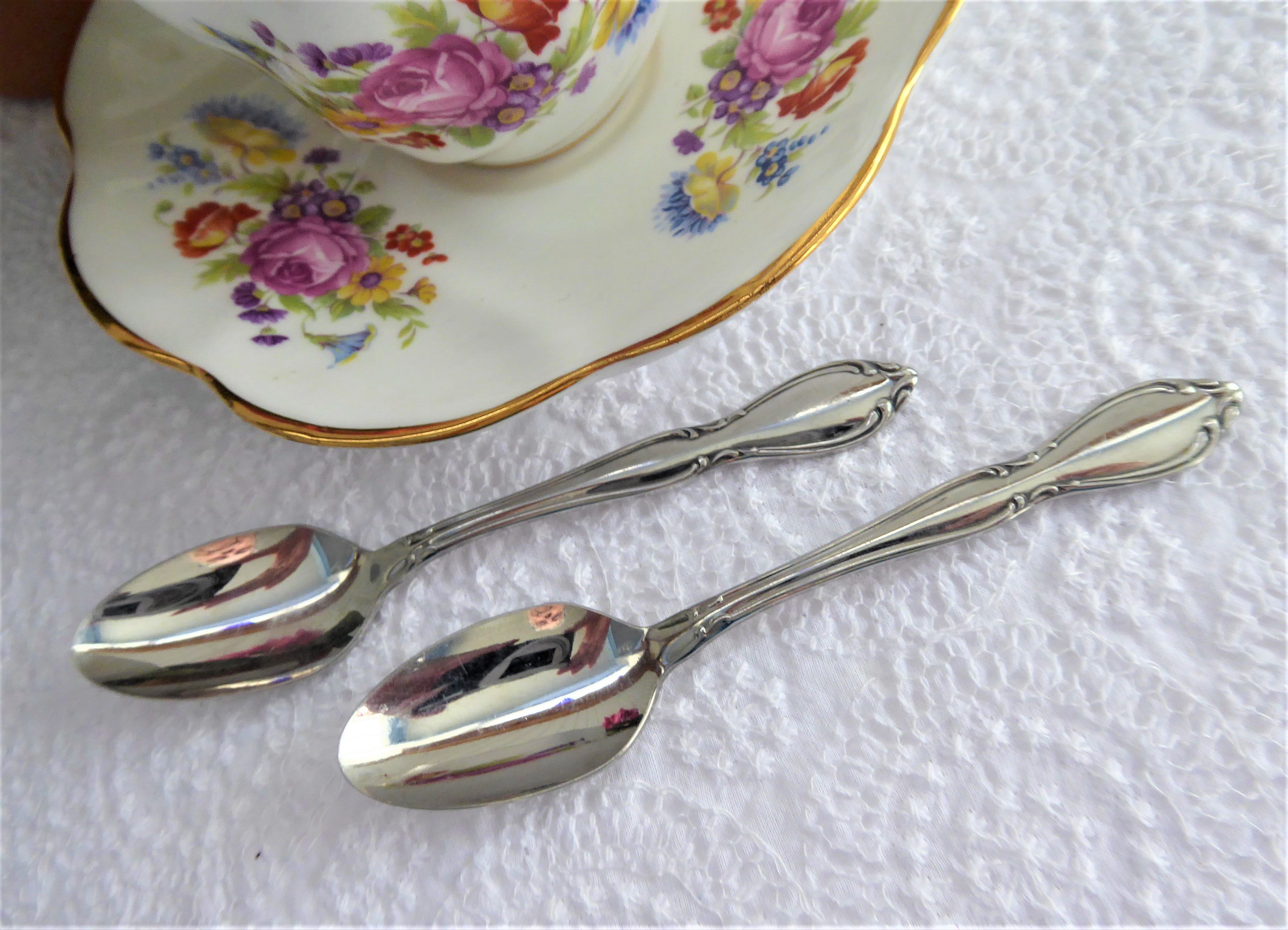 Oneida Chatelaine 2-Piece Demi Teaspoon Set - Stainless Steel Coffee & Tea Spoons - Perfect for Afternoon Tea, Coffee Stirring, and Dessert Serving