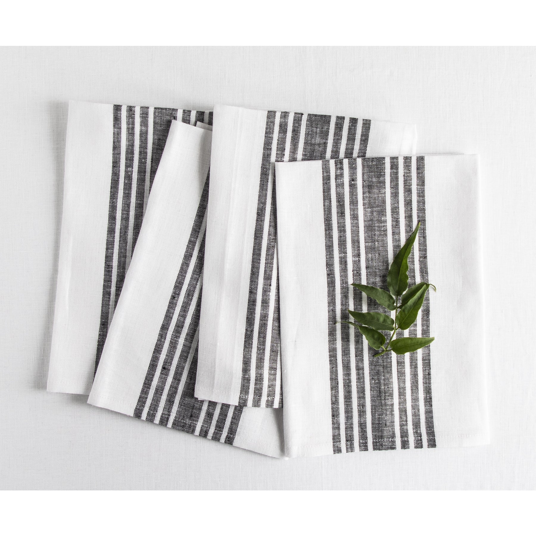 Farmhouse Style Cotton Napkins - Set of 4 for Dining, Kitchen & Party Decor - Rustic Table Linens for Everyday Use & Special Occasions