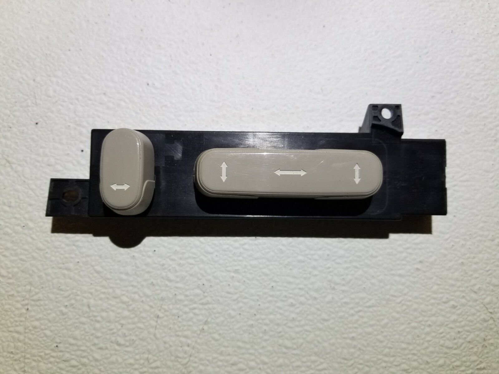 05-08 Acura RL Front Driver Seat Adjust Control Switch OEM Replacement Part - Perfect for Seat Adjustment & Comfort Enhancement
