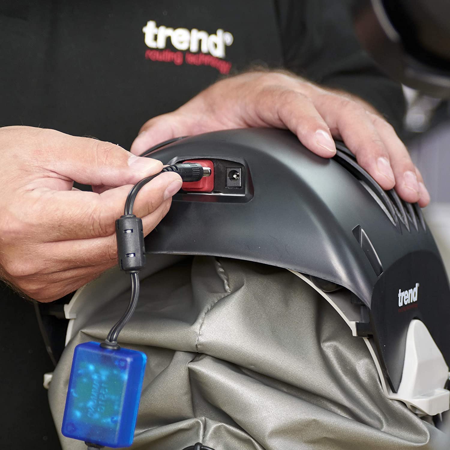 Trend Airshield Pro Full Face Shield - Battery Powered Dust Mask with Air Circulation for Woodworking, Construction & DIY Projects - Protective Gear for Sawing, Sanding & Grinding