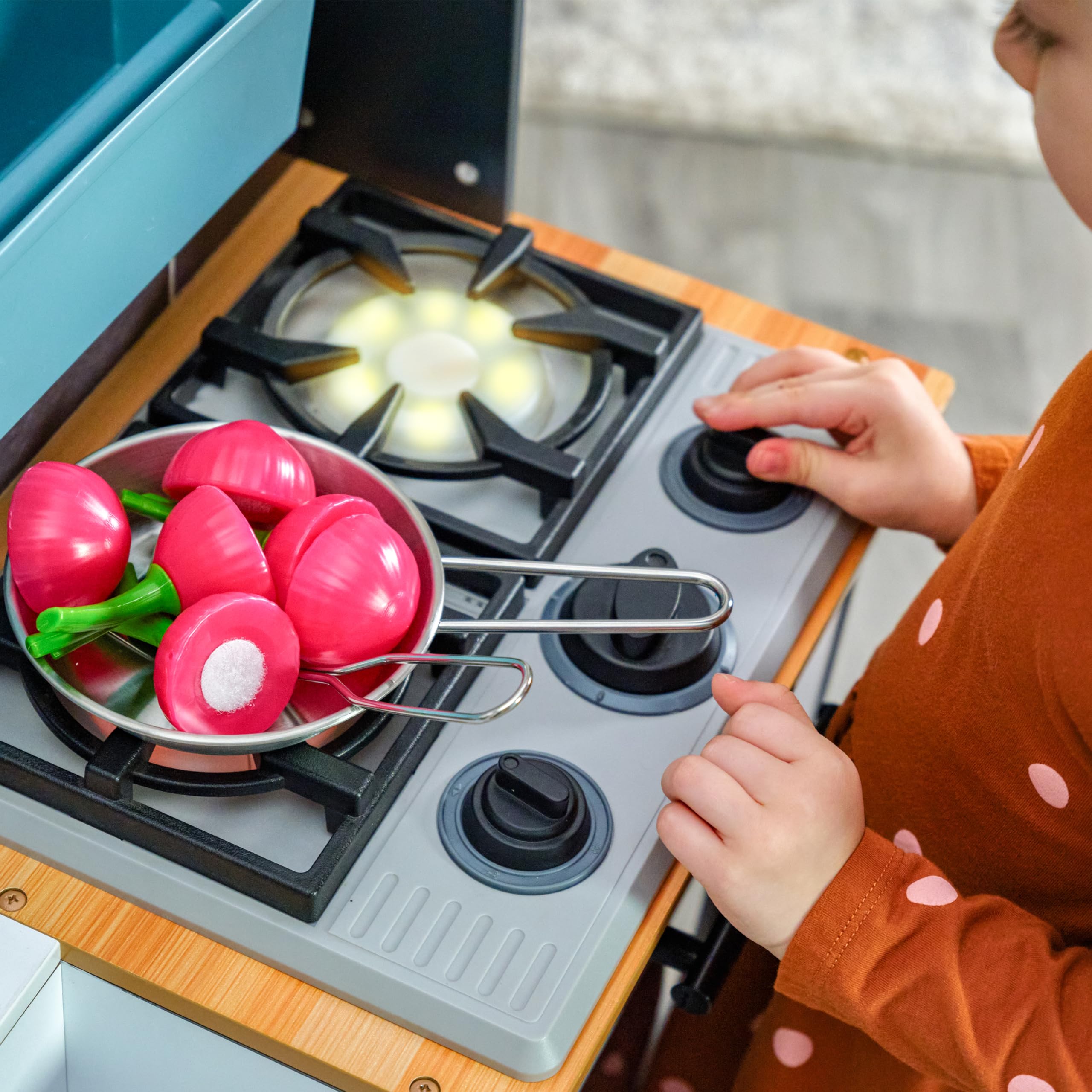 KidKraft Wooden Farm to Table Play Kitchen Set with Lights, Sounds & 17 Accessories - Interactive Pretend Play Toy for Toddlers | Perfect for Imaginative Cooking Games & Early Childhood Development