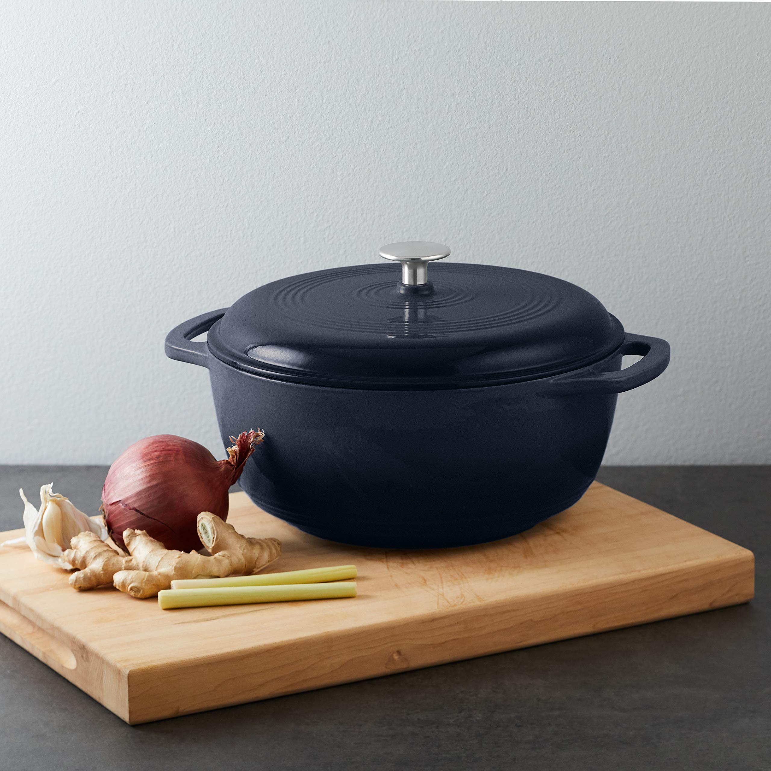 Amazon Basics Enameled Cast Iron Dutch Oven with Lid - 6 Quart Round Heavy-Duty Pot with Dual Handles, Matte Navy - Perfect for Braising, Stewing, Baking Bread & Camping Cooking
