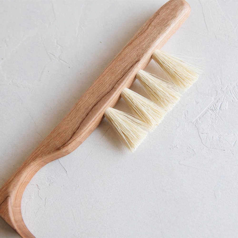 MT0977 Medium Wooden Counter Brush - Natural Wood Handle for Kitchen, Bar & Restaurant Cleaning - Perfect for Countertops, Tables & Hard Surfaces