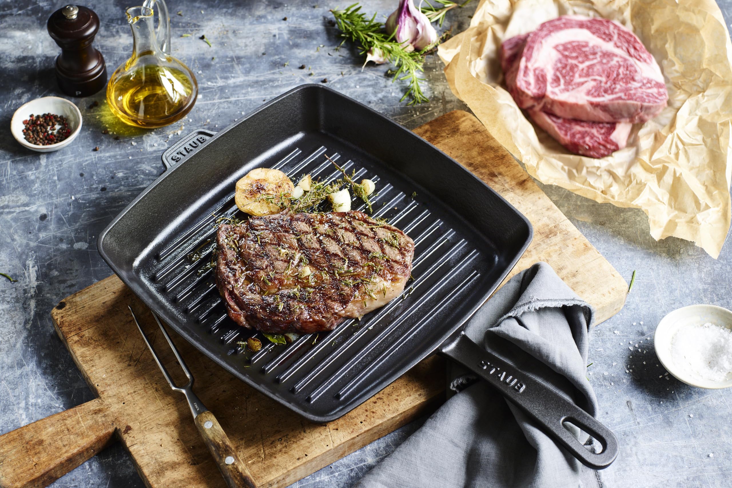Staub 40501-107-0 Cast Iron Grill Pan - 12.5 Inch American Steak Pan for Perfect Searing, Grilling & Roasting - Heavy Duty Bistecchiera (12.5