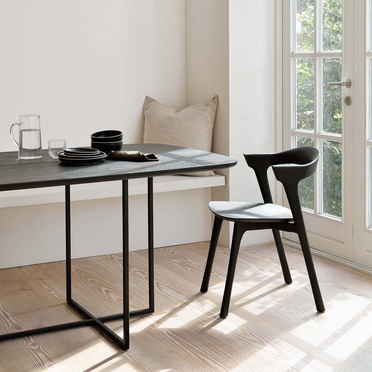 Oak Black Arc Dining Table - Modern Wooden Dining Table for Home & Kitchen - Perfect for Family Gatherings & Dinner Parties