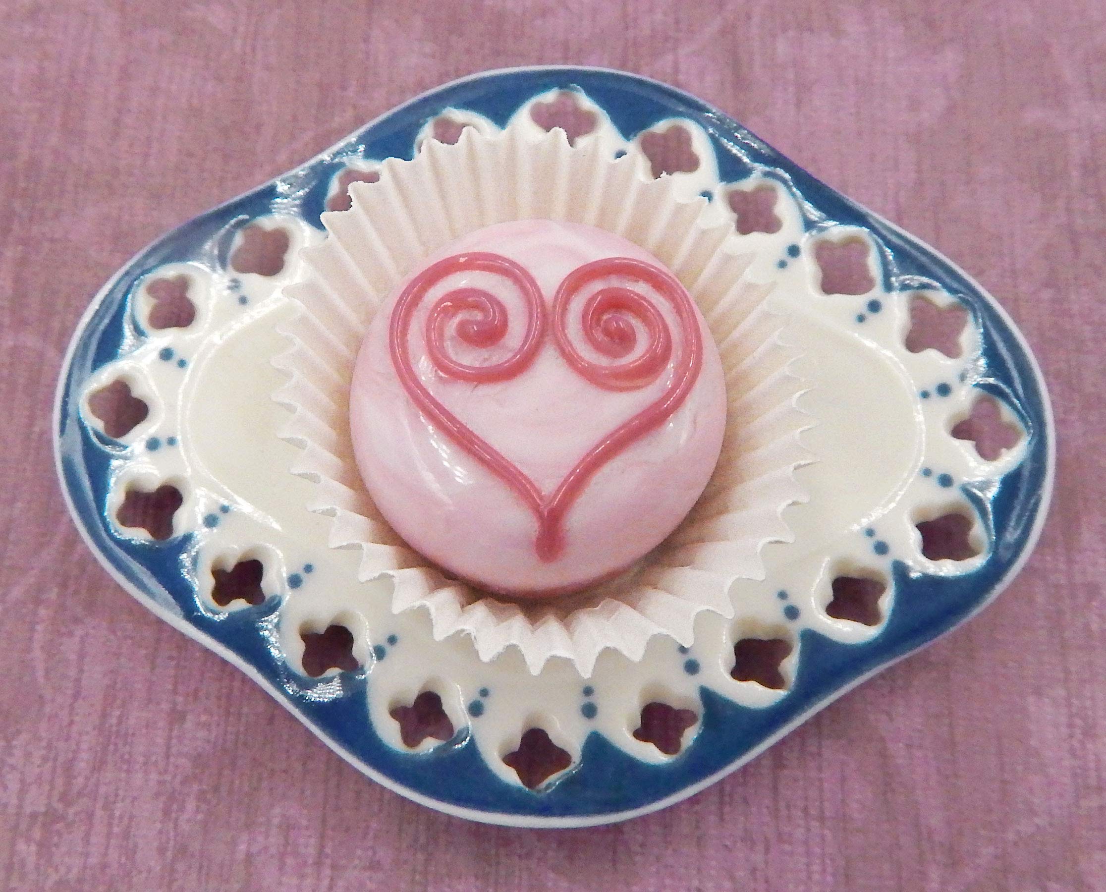 Collectible Glass Curly Heart Chocolate Box - Elegant Home Decor Gift with Strawberry & Raspberry Design | Perfect for Valentine's Day, Anniversary, Wedding Favors & Table Centerpiece Decoration