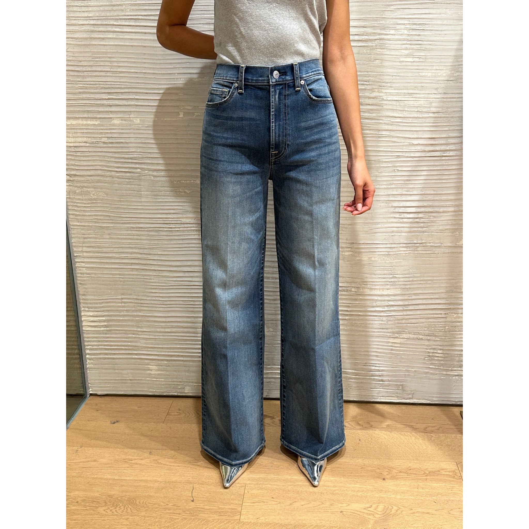 7 For All Mankind Women's Ultra High Rise Jo Jean - Slimming Stretch Denim Pants for Casual Wear & Night Out | Perfect for Work, Dating and Weekend Outfits