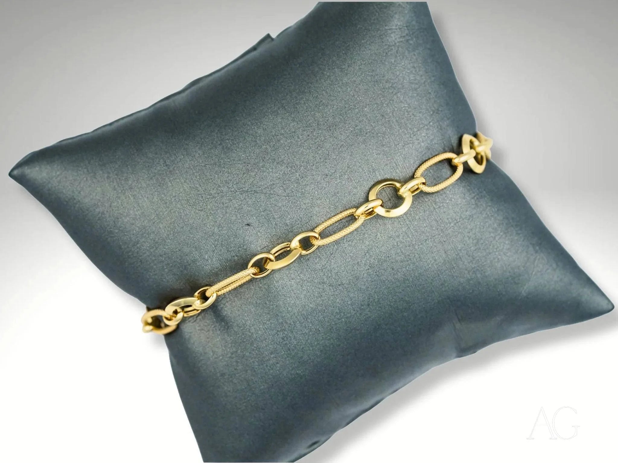 18K Gold Bracelet for Women - Elegant & Sophisticated Art Jewelry - Perfect for Weddings, Parties & Special Occasions