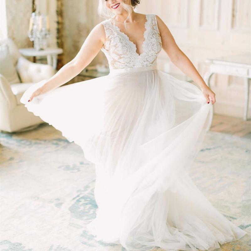 Boho Lace Appliques Tulle Long Wedding Dress for Beach Brides - Elegant Bohemian Style Gown for Outdoor Ceremonies & Destination Weddings