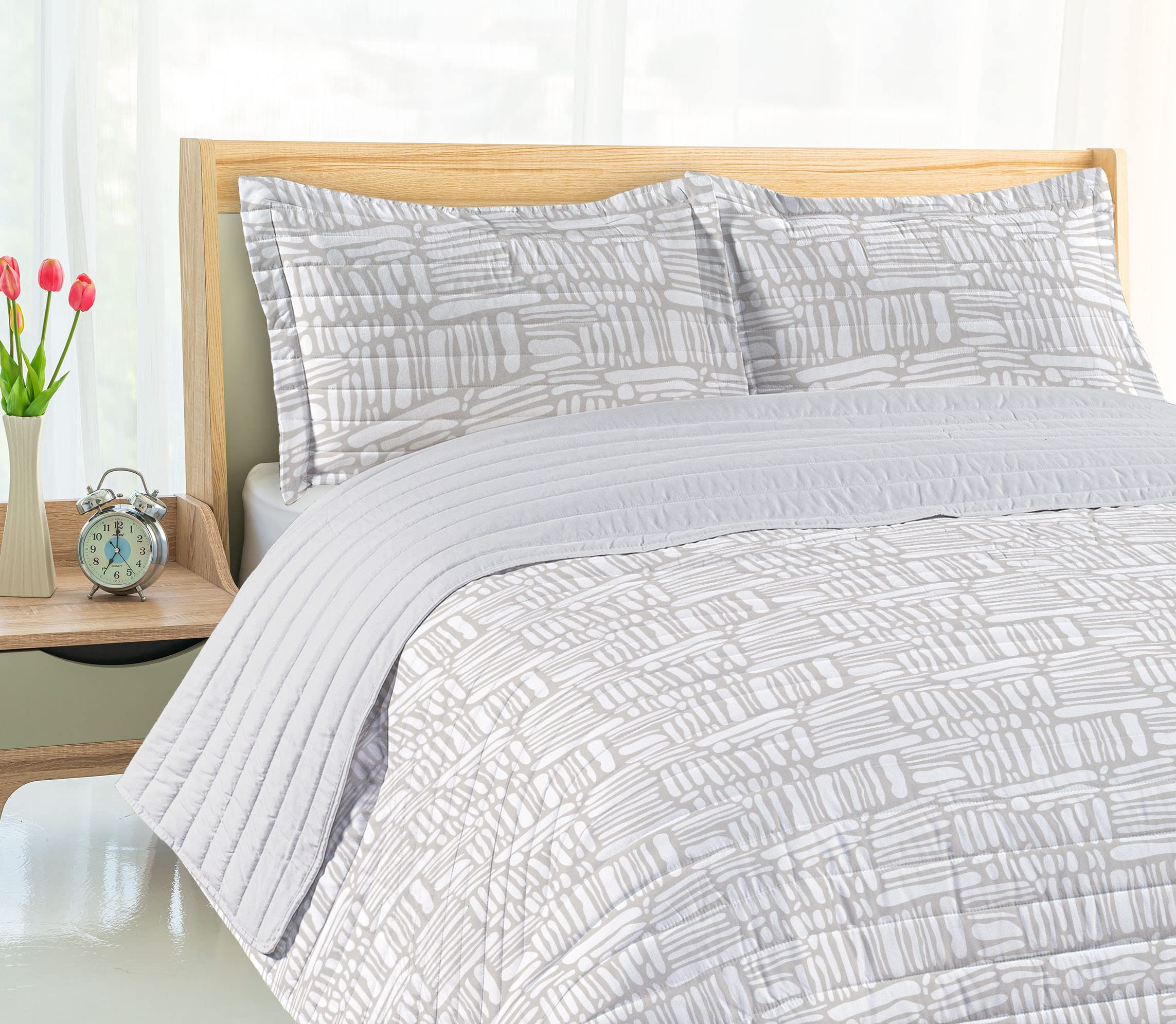 Ambesonne Geometric Microfiber Bedspread Set - Abstract Scandinavian & Australian Tribal Totem Stripes Design, Soft King Size Bedding with Pillow Shams & Comforter in Dust White | Perfect for Modern Bedrooms, Guest Rooms & Bohemian Home Decor