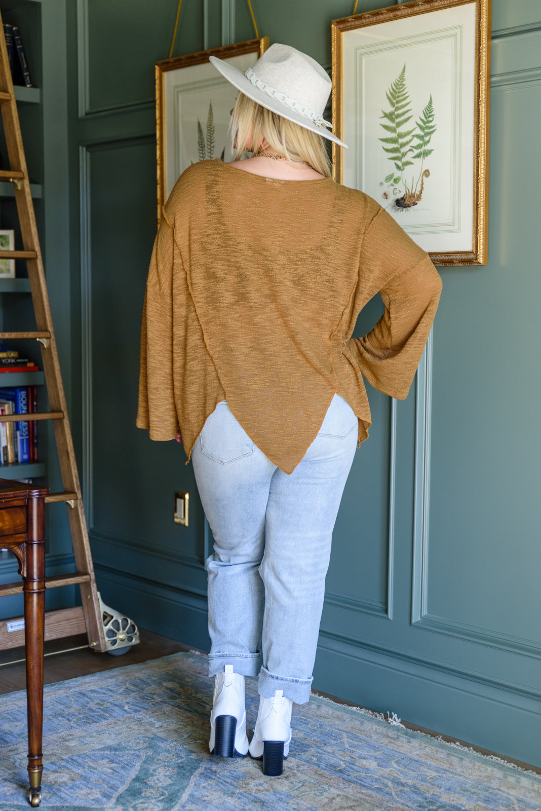 Stylish Lightweight Sweater for Women - Soft Comfortable Knit Pullover - Perfect for Casual Outfits, Office Wear & Fall Layering