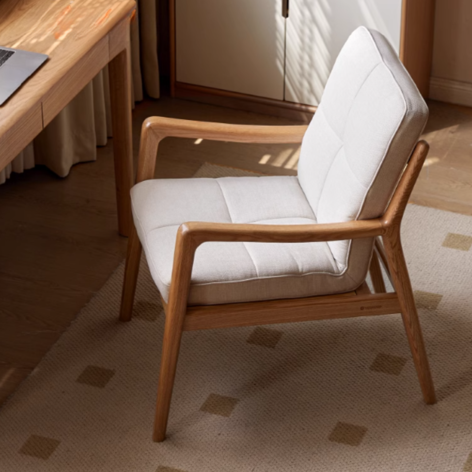 Modern Oak Solid Wood Cross-Legged Chair with Backrest - Perfect for Living Room, Dining Room, and Home Office Seating