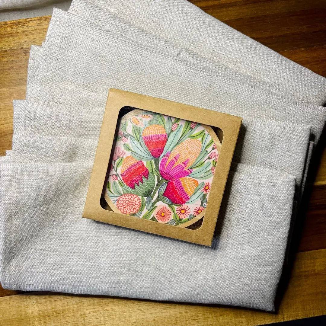 Premium Protea & Gum Blossoms Coaster and Napkin Set - 6-Piece Floral Tableware for Dining, Home Decor, and Gift Giving