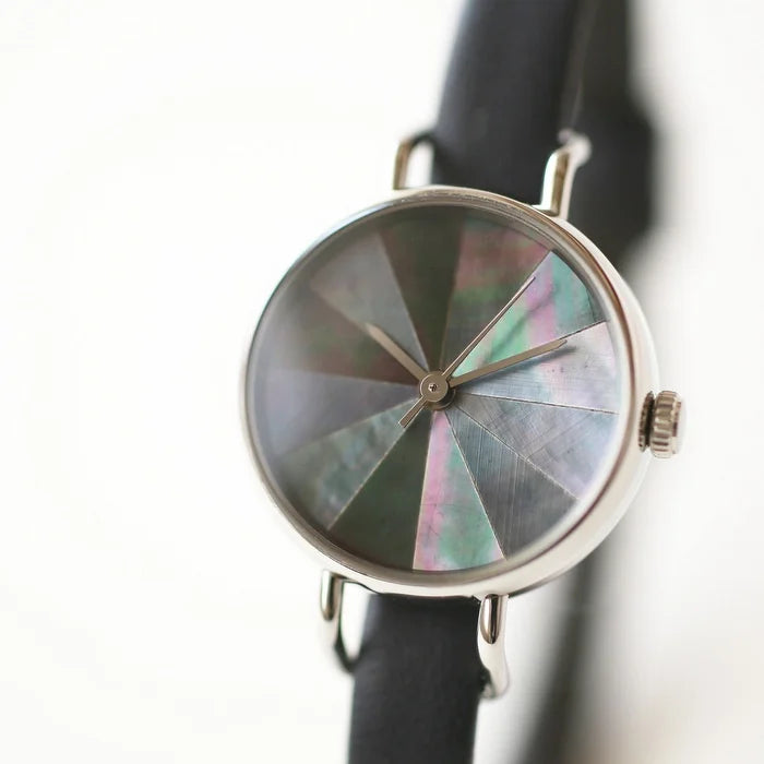 Elegant Women's Black Lip Oyster Pearl Shell Wristwatch - Japanese Handmade Luxury Watch for Formal Events & Special Occasions