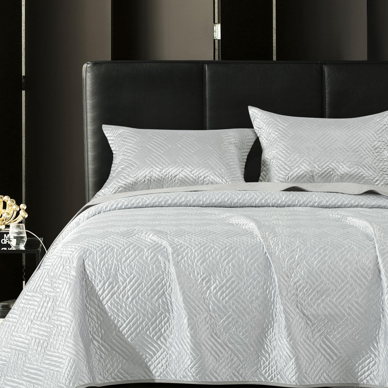 NTBAY King Size Silk Satin Quilt Set - Luxury Geometric Pattern Bedspread Coverlet Set with 1 Quilt & 2 Pillow Shams (Silver) for All Seasons | Perfect for Master Bedroom, Guest Room & Hotel Decor