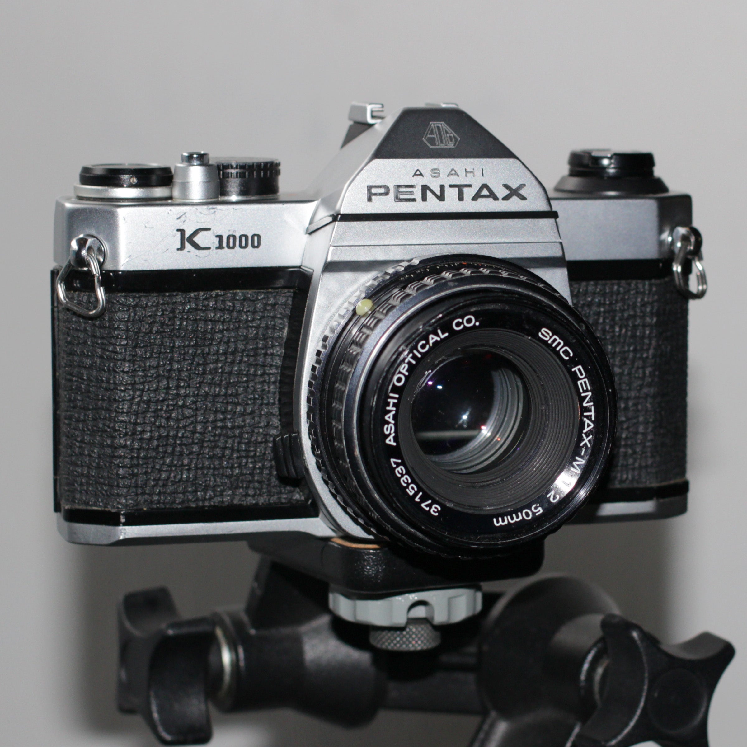 Vintage Pentax K1000 35mm Film SLR Camera with 50mm f/2 Lens - Perfect for Photography Enthusiasts & Retro Film Shooting