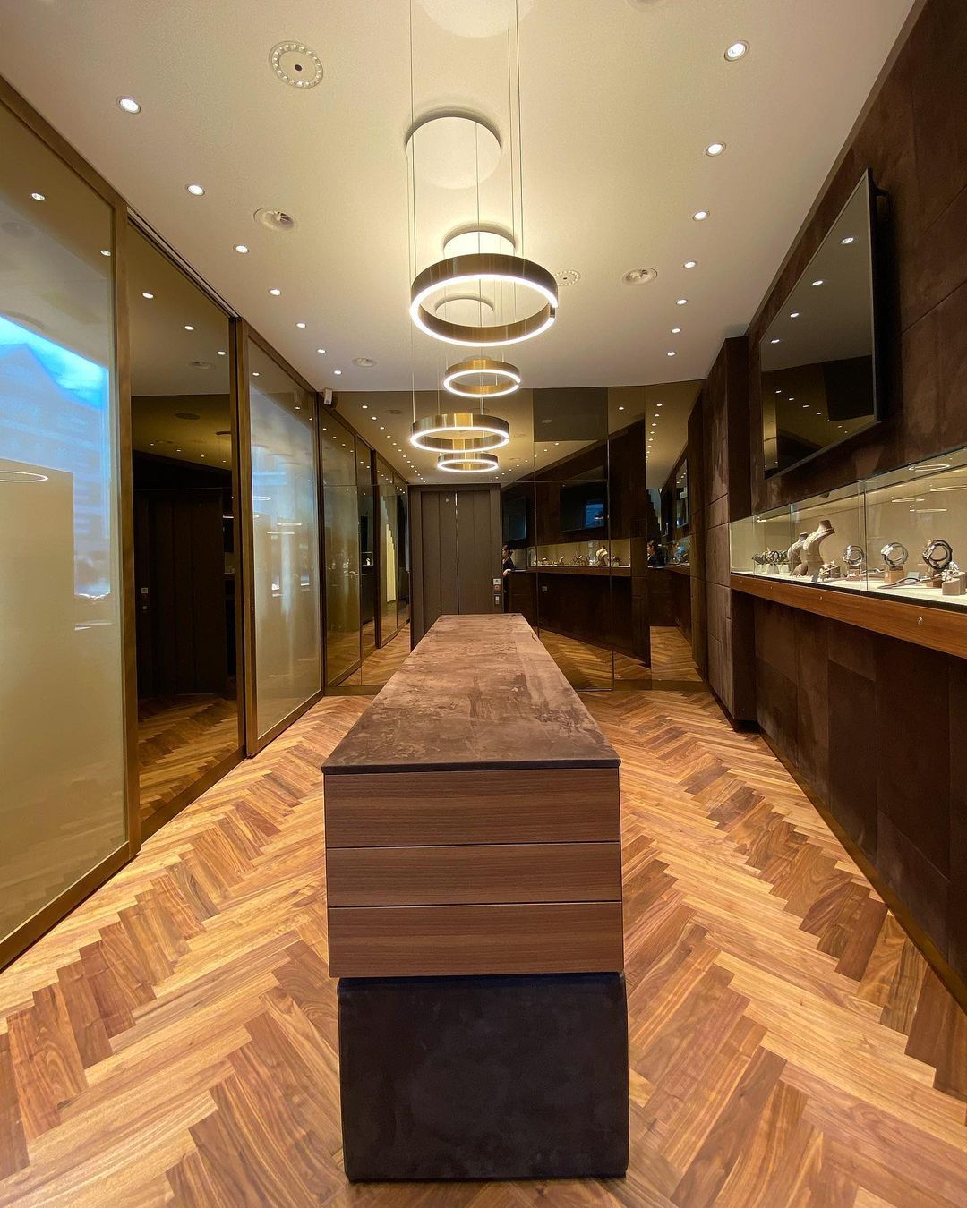 Elegant Modern Circular Chandelier - LED Crystal Ceiling Light Fixture for Dining Room, Living Room & Bedroom | Energy Saving & Dimmable Lighting Solution