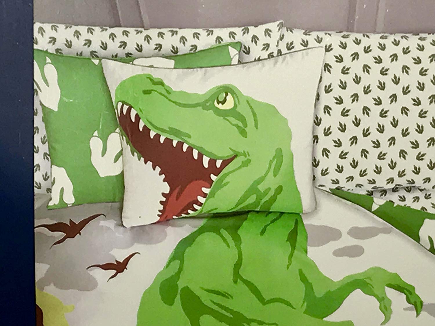 Rugged Bear 7-Piece Reversible Dinosaur Comforter Set - Full/Queen Size with Matching Sheet Set (Comforter, Shams, Fitted Sheet, Flat Sheet, Pillowcases) - Perfect for Kids' Bedroom, Dinosaur Theme Decor, and Cozy Sleep