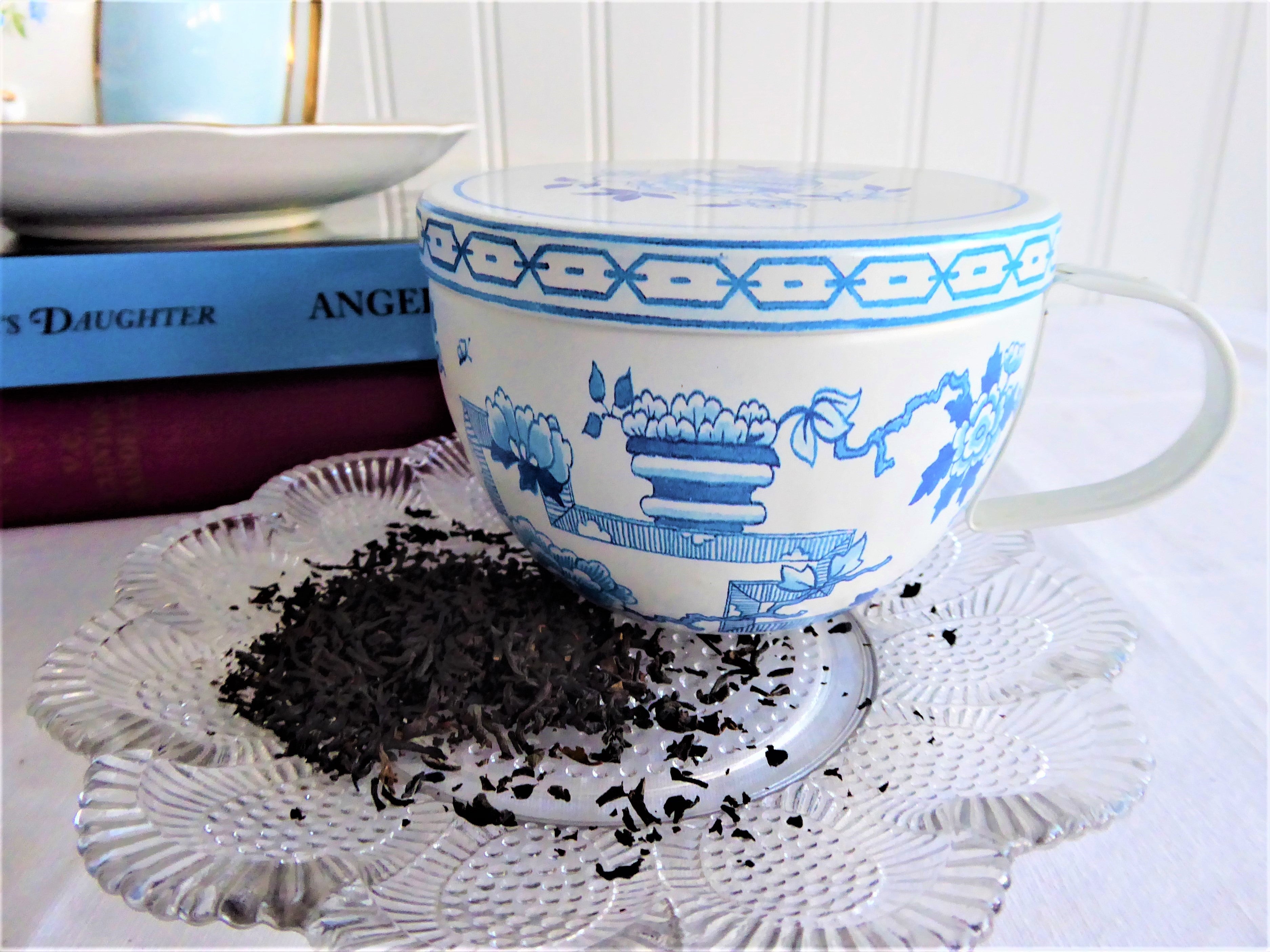 Blue and White Oriental Teacup-Shaped Tea Tin - Vintage Tea Caddy and Decorative Trinket Box for Tea Lovers | Perfect for Home Decor, Gift Giving & Tea Storage