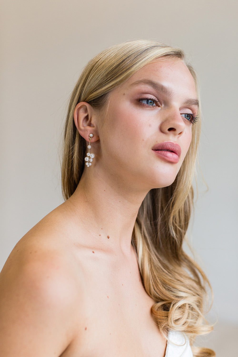 NAPHELE Elegant Dangle Earrings for Women - Hypoallergenic Gold Plated Jewelry - Perfect for Parties, Weddings & Everyday Wear