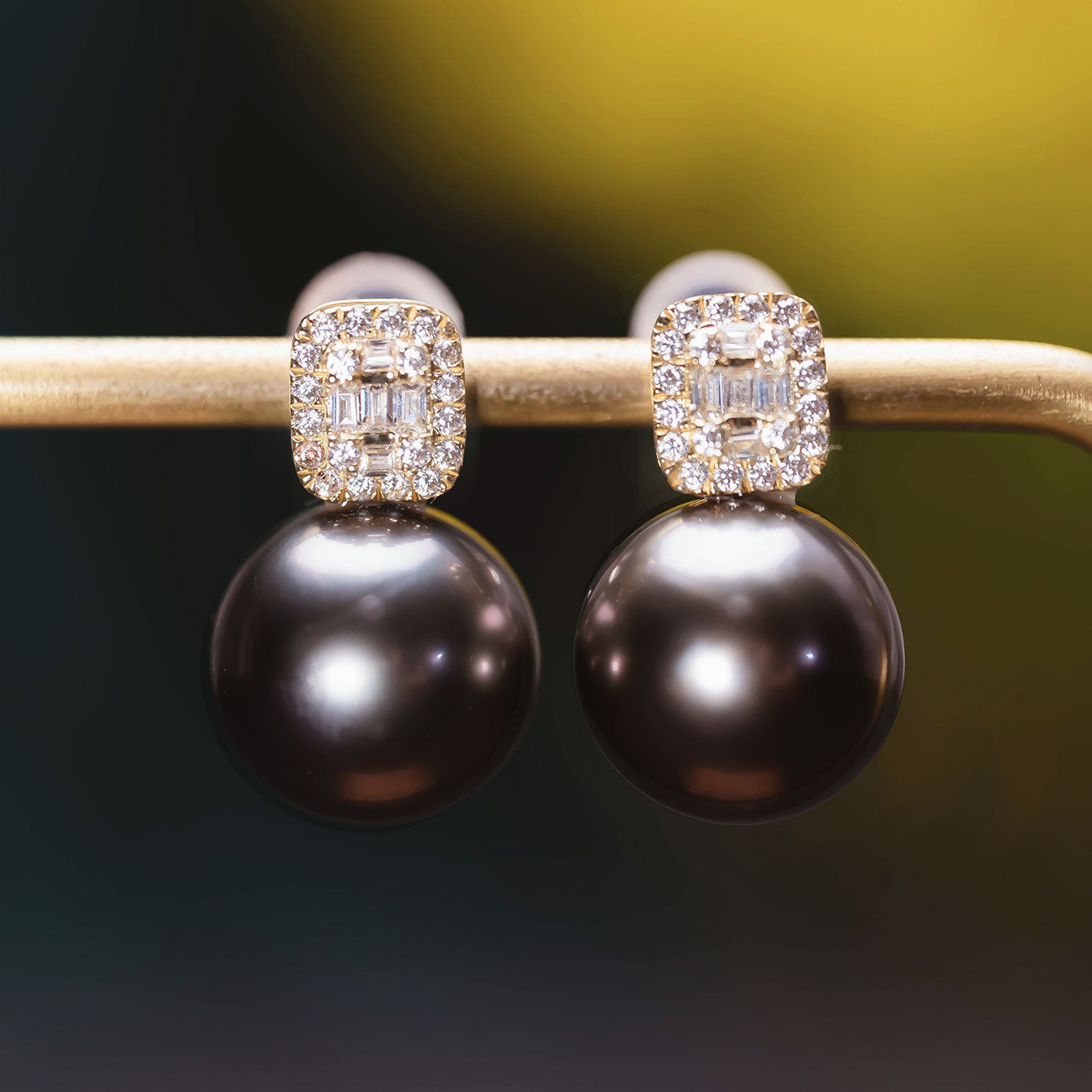 18K Solid Gold Tahitian Pearl Earrings for Women - Luxury Stud Earrings with Black Pearls - Perfect for Weddings, Parties & Special Occasions - KE00028