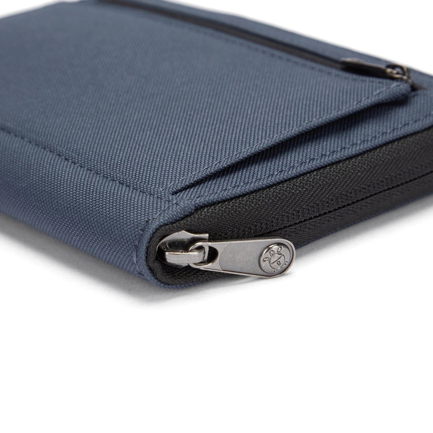 Pacsafe RFIDsafe RFID Blocking Travel Wallet - Compact Organizer for Passport, Credit Cards & Cash | Secure Anti-Theft Accessories for International Travel, Commuting & Daily Use
