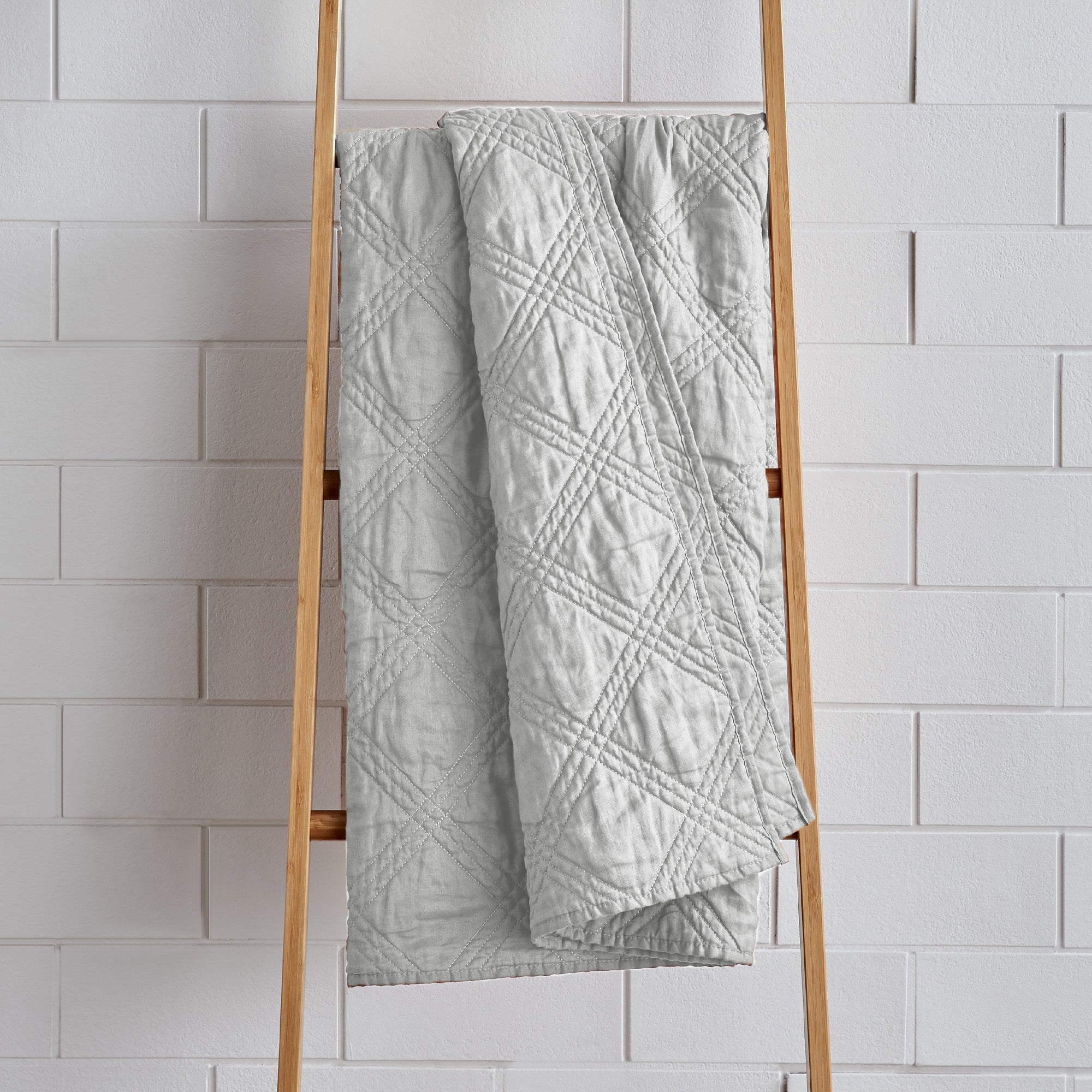 Soft Washed Linen Quilted Throw Blanket - Lightweight & Breathable for All Seasons - Perfect for Sofa, Bed, or Outdoor Picnics