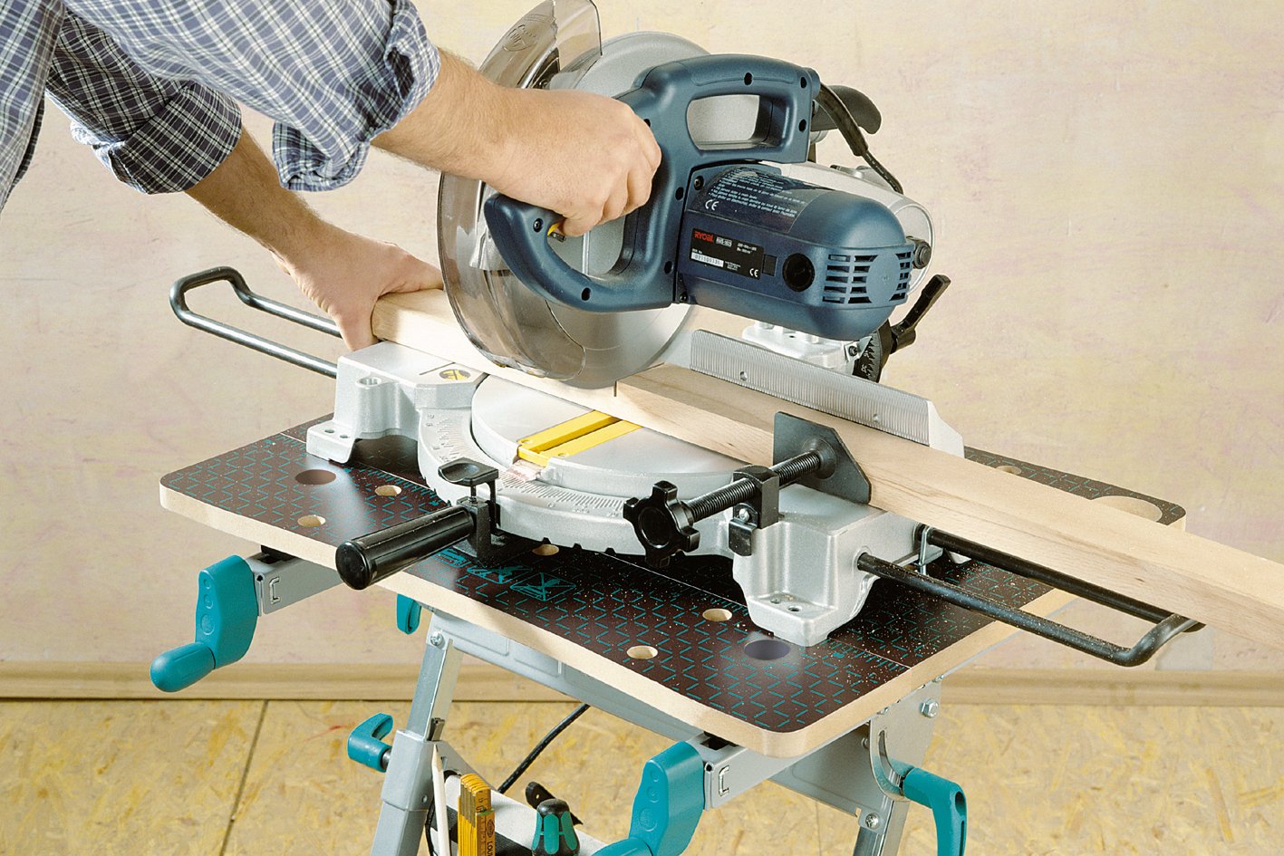 Wolfcraft Master 600 Adjustable Height Workbench & Clamping Table 6182000 - Perfect for Woodworking, DIY Projects & Garage Workshops