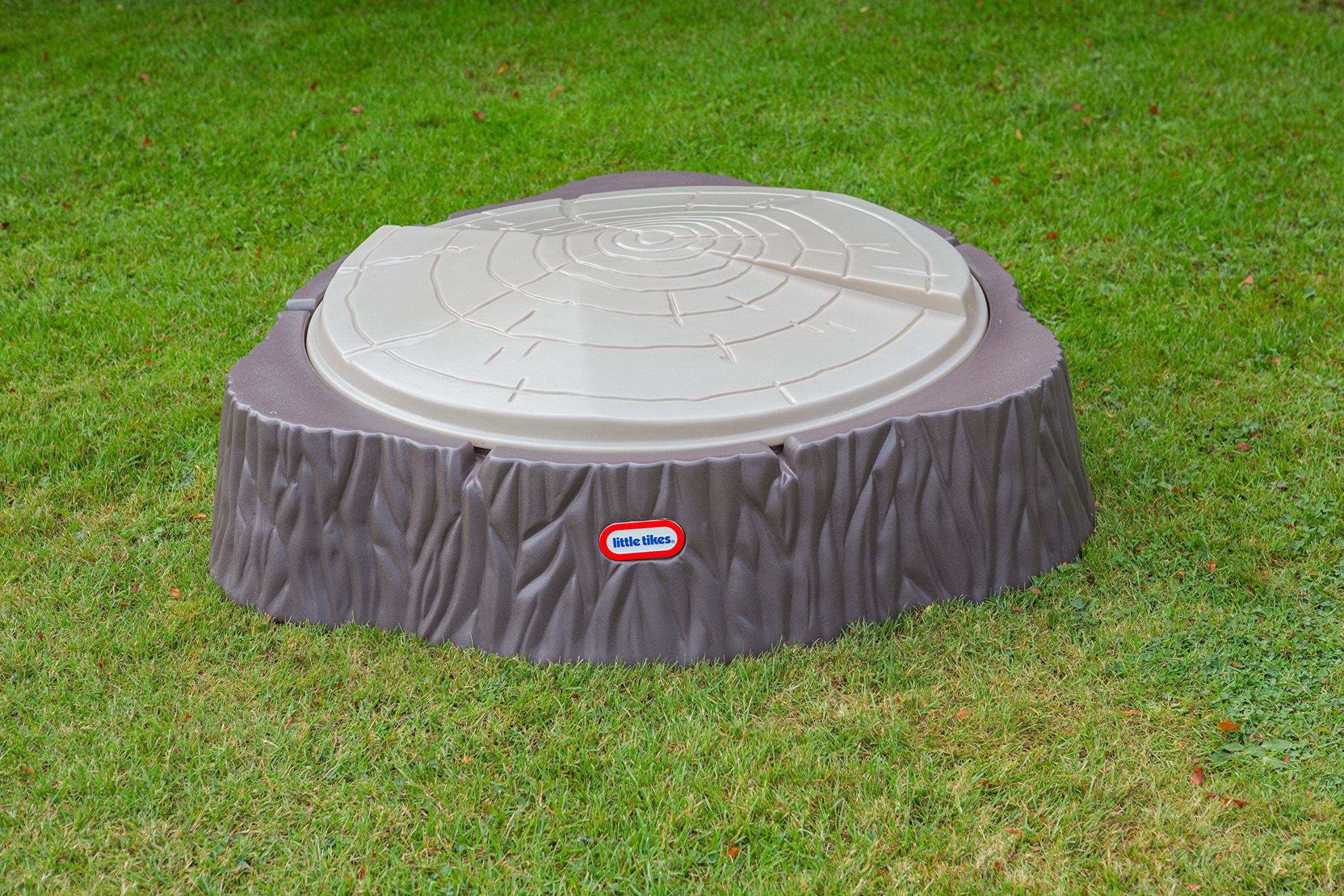 Little Tikes Woodland Sandbox - Tree Trunk Design with Large Play Area, 3 Seats & Cover - Outdoor Sandbox for Kids 24+ Months - Perfect for Backyard, Playground & Daycare Fun