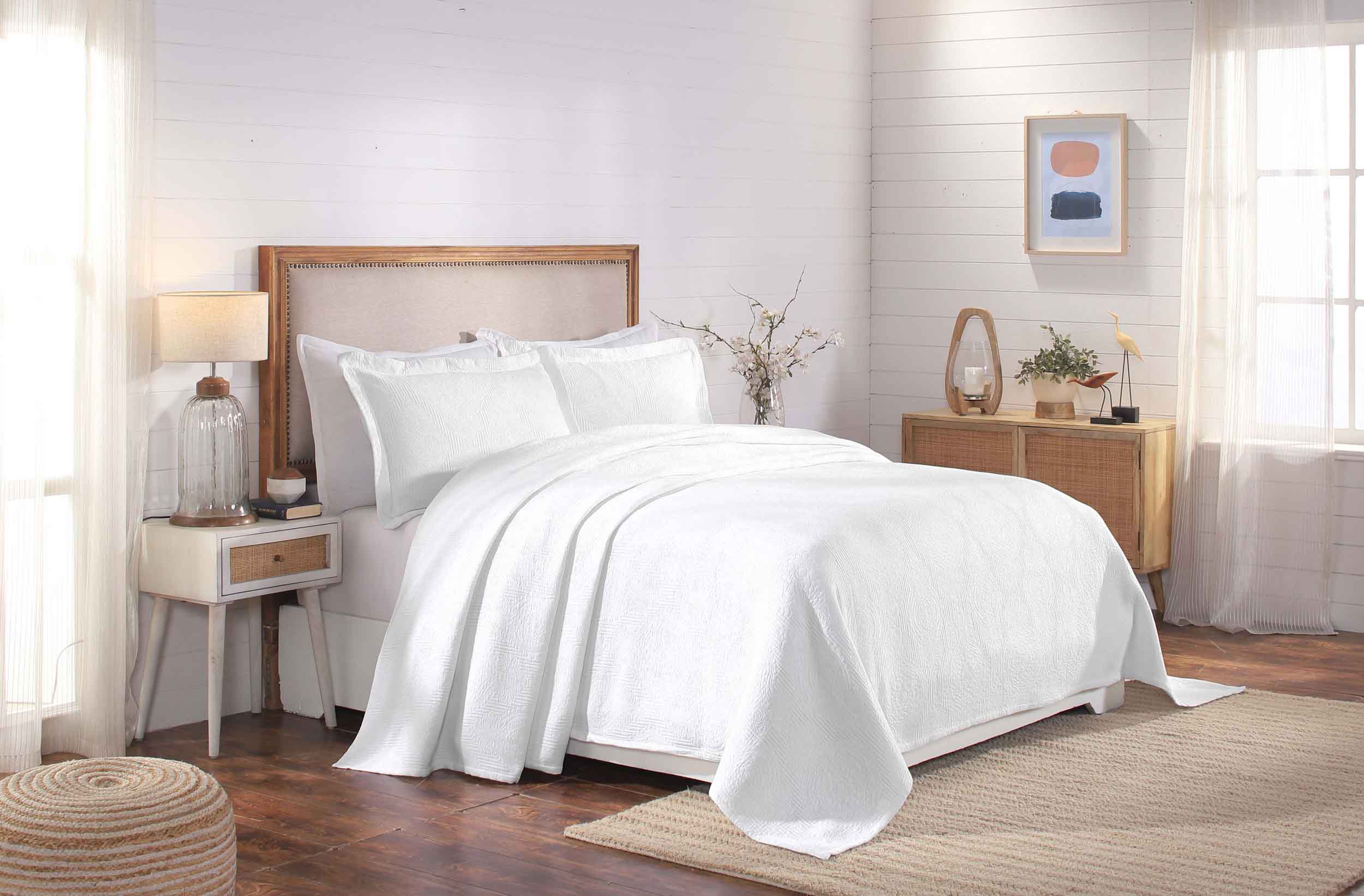 Victory Cotton Matelasse Scrolling Medallion Airy Bedspread Set - Queen Size Lightweight Quilted Coverlet for Bedroom Decor, Guest Room & Cozy Home Styling