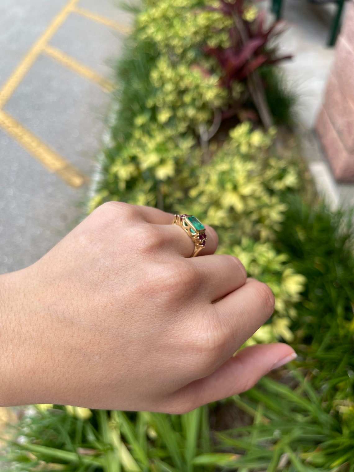 2.82tcw 18K Gold Vintage Ring with Vivid Green Colombian Emerald & Round Red Ruby - Perfect for Engagement, Anniversary & Special Occasion Jewelry Gifts