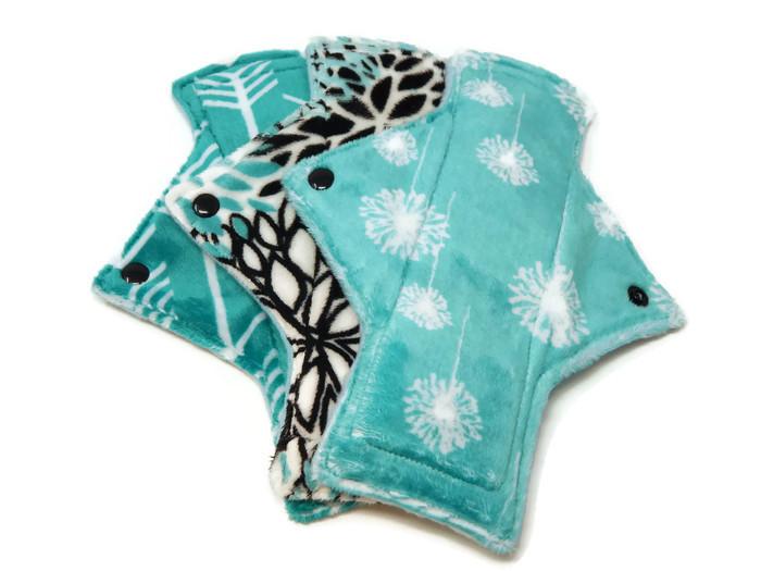 Organic Cotton Tree Hugger Light Flow Day Pads - Eco-Friendly, Hypoallergenic & Ultra-Thin for Daily Comfort - Perfect for Active Lifestyles, Yoga & Workouts