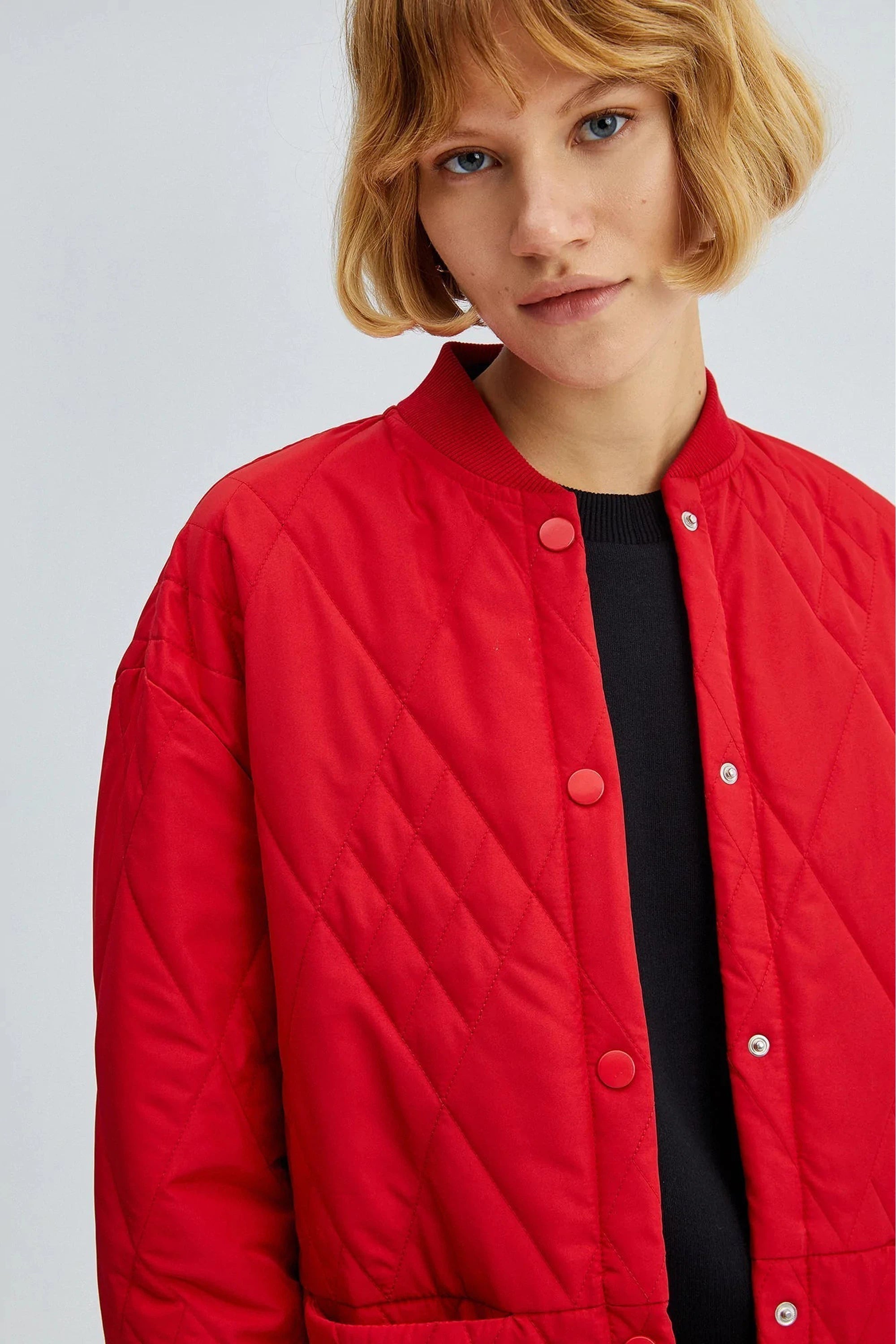 Quilted Ribbed Jacket for Women - Lightweight Warm Winter Coat with Stand Collar | Water-Resistant Outdoor Puffer Jacket for Hiking, Travel & Daily Wear