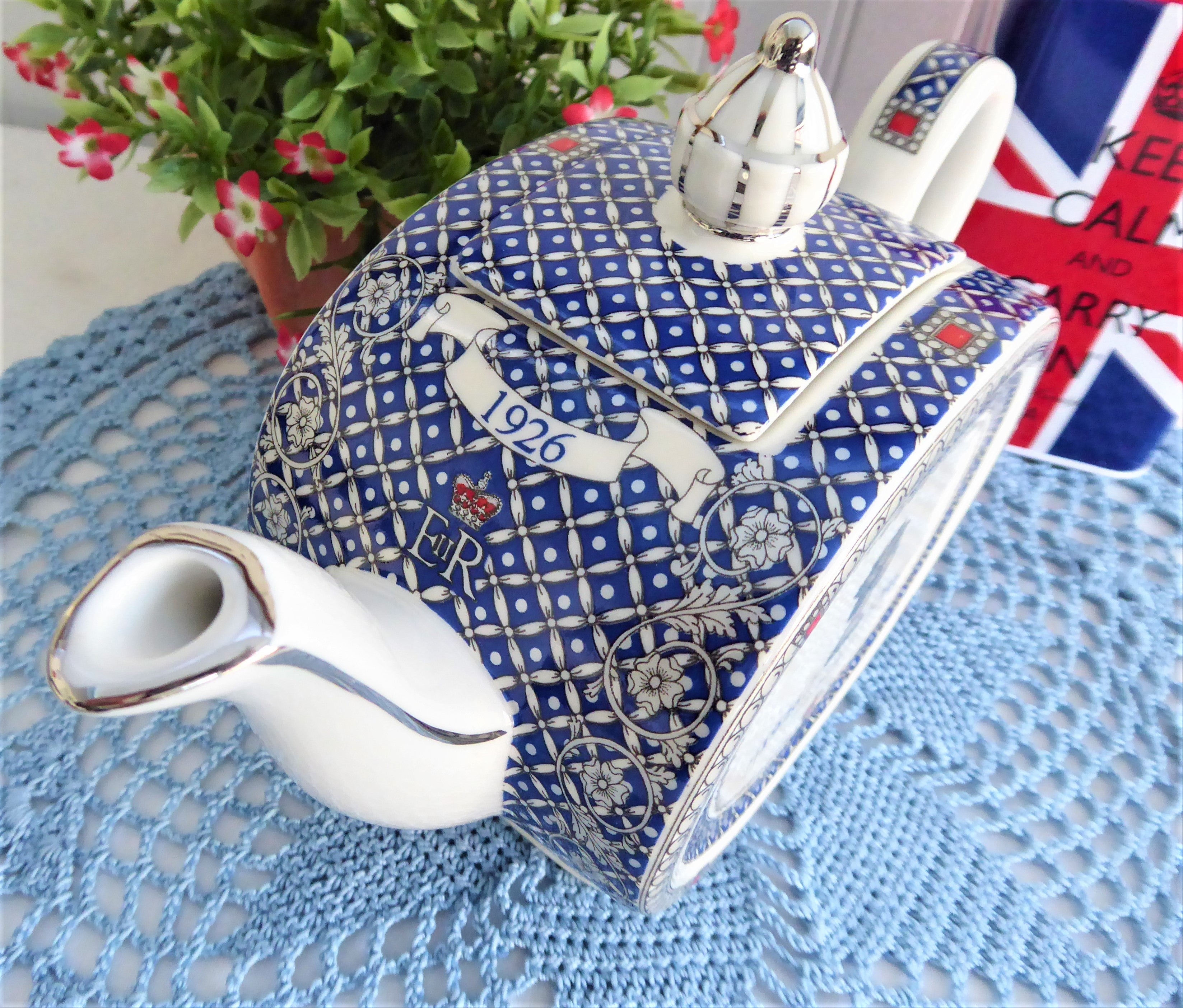 Sadler Teapot Queen Elizabeth 80th Birthday Commemorative 2006 Limited Edition - Blue, White & Platinum Gift Box - Perfect for Royal Collectors & Tea Lovers