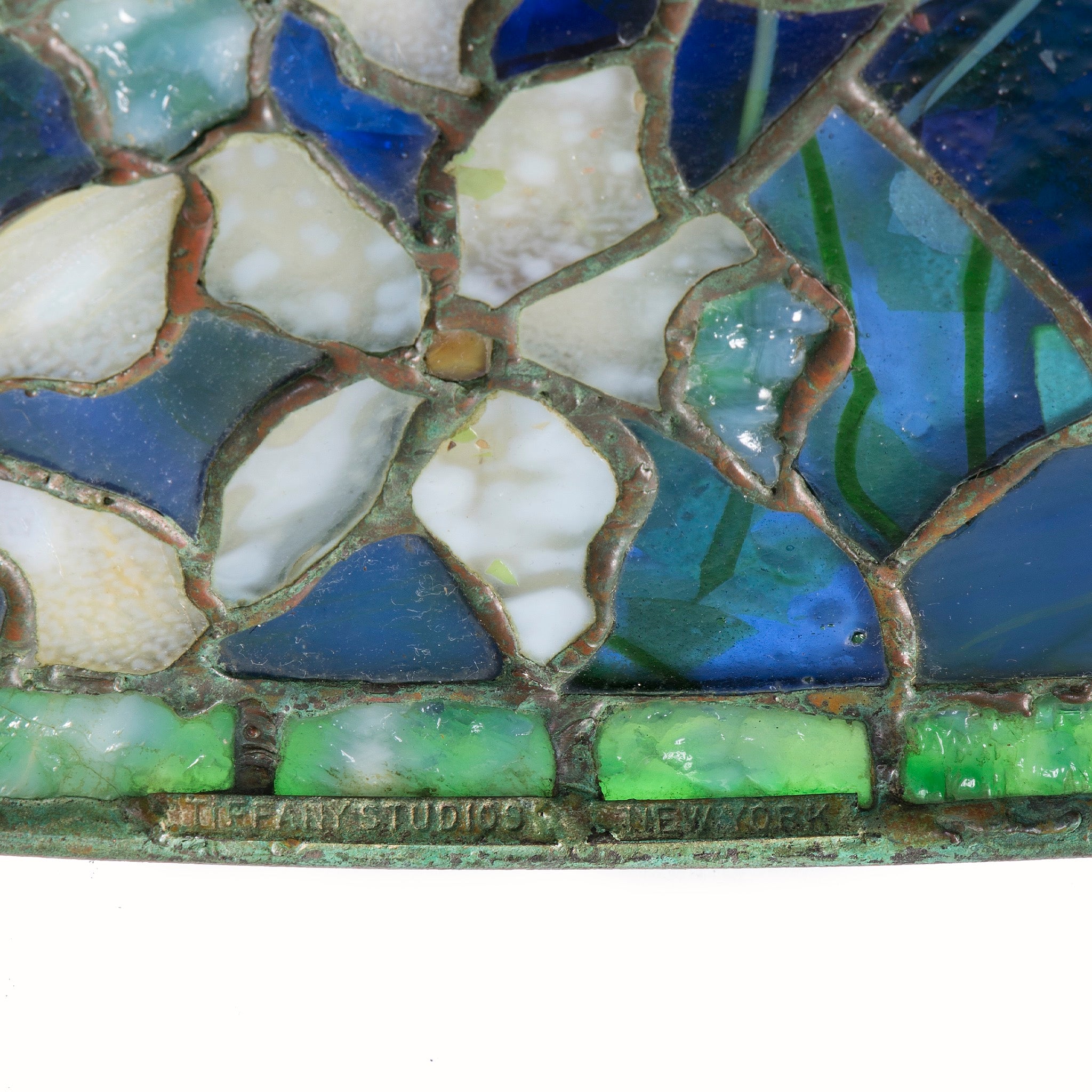 Tiffany Studios New York Clematis Table Lamp - Handcrafted Stained Glass Art Deco Lighting for Living Room, Bedroom & Office Decor