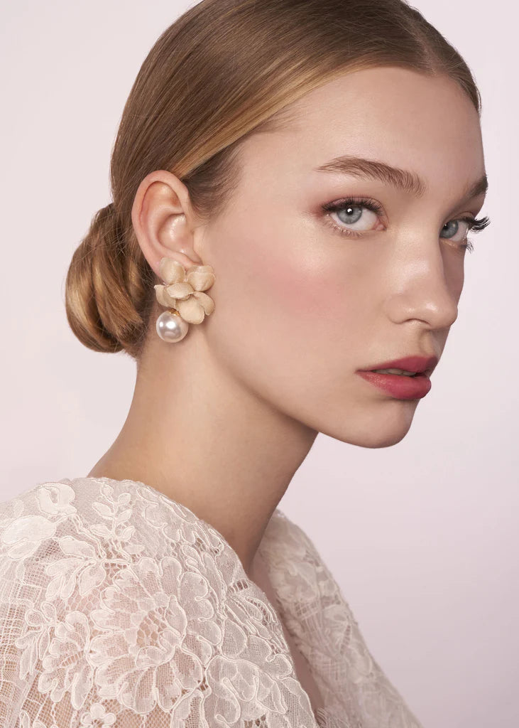 Elizabeth Bower Organna Pearl Flower Stud Earrings - Gold/Ivory Pearl Floral Studs for Women - Perfect for Weddings, Parties & Everyday Elegance