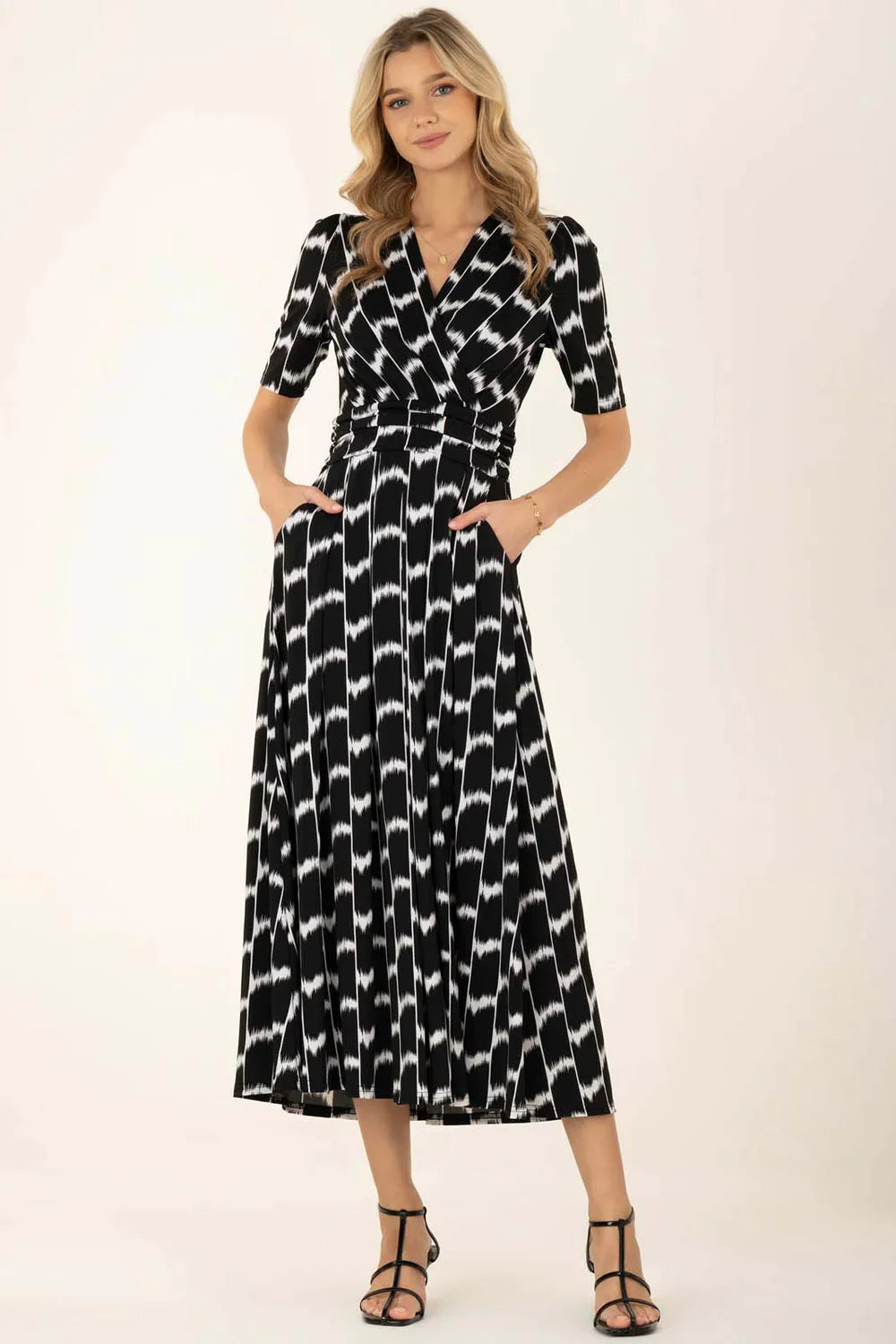 AKAYLA Jersey Maxi Dress for Women - Black Geometric Print Curve Plus Size - Perfect for Casual Wear, Beach Outfits & Summer Vacations