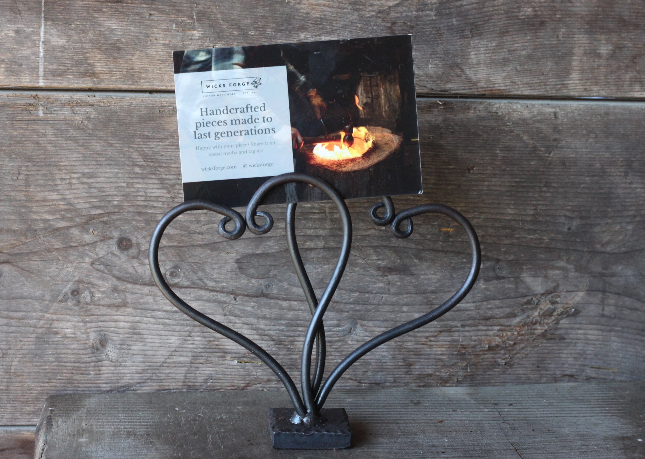 Romantic Heart Sculpture Picture Holder - Elegant Photo Frame for Wedding, Anniversary & Home Decor - Perfect for Displaying Cherished Memories on Shelves, Desks & Tables