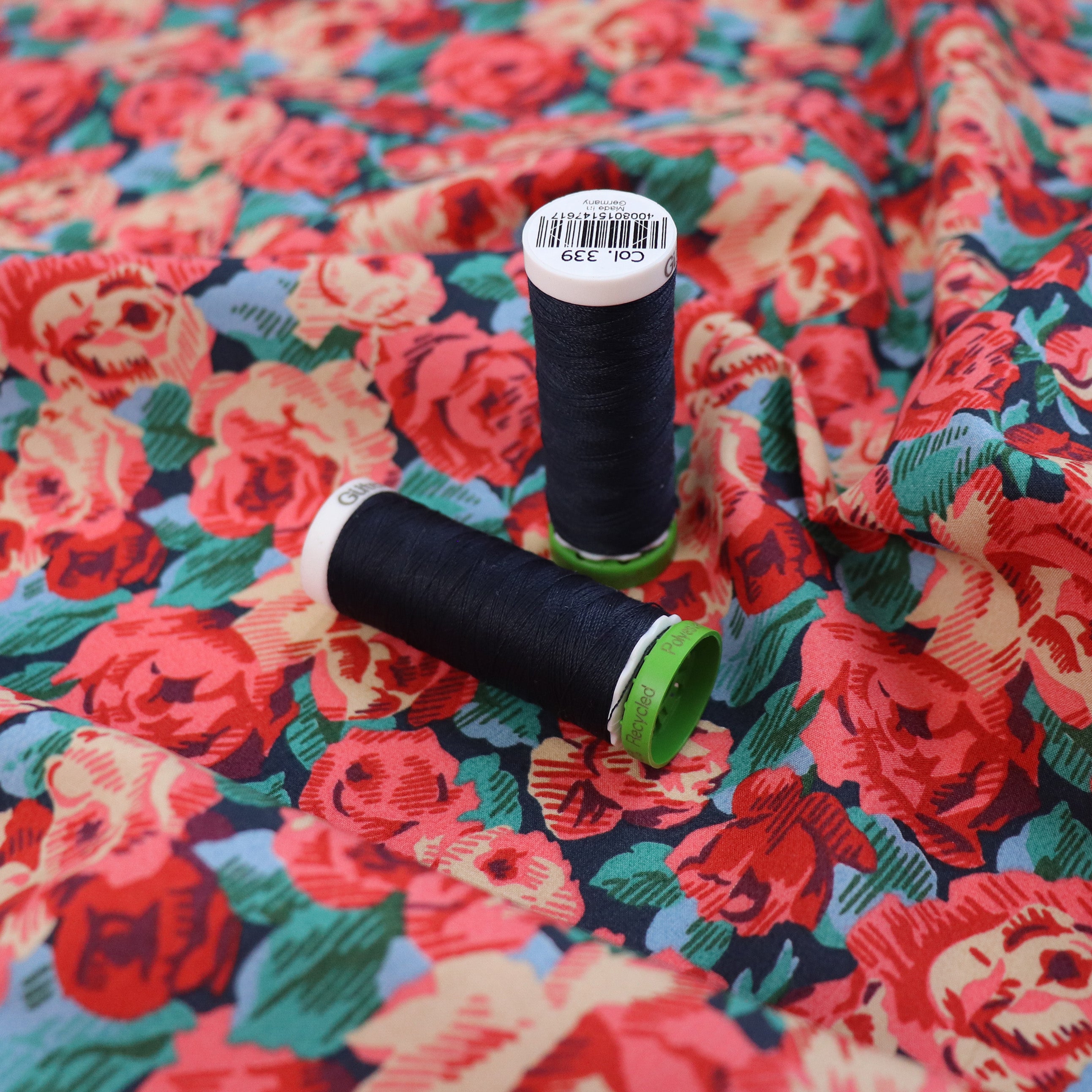 Liberty Fabrics Roman Rose Piccadilly Cotton Poplin - Premium Floral Printed Fabric for Dresses & Home Decor | Perfect for Sewing, Quilting & DIY Projects