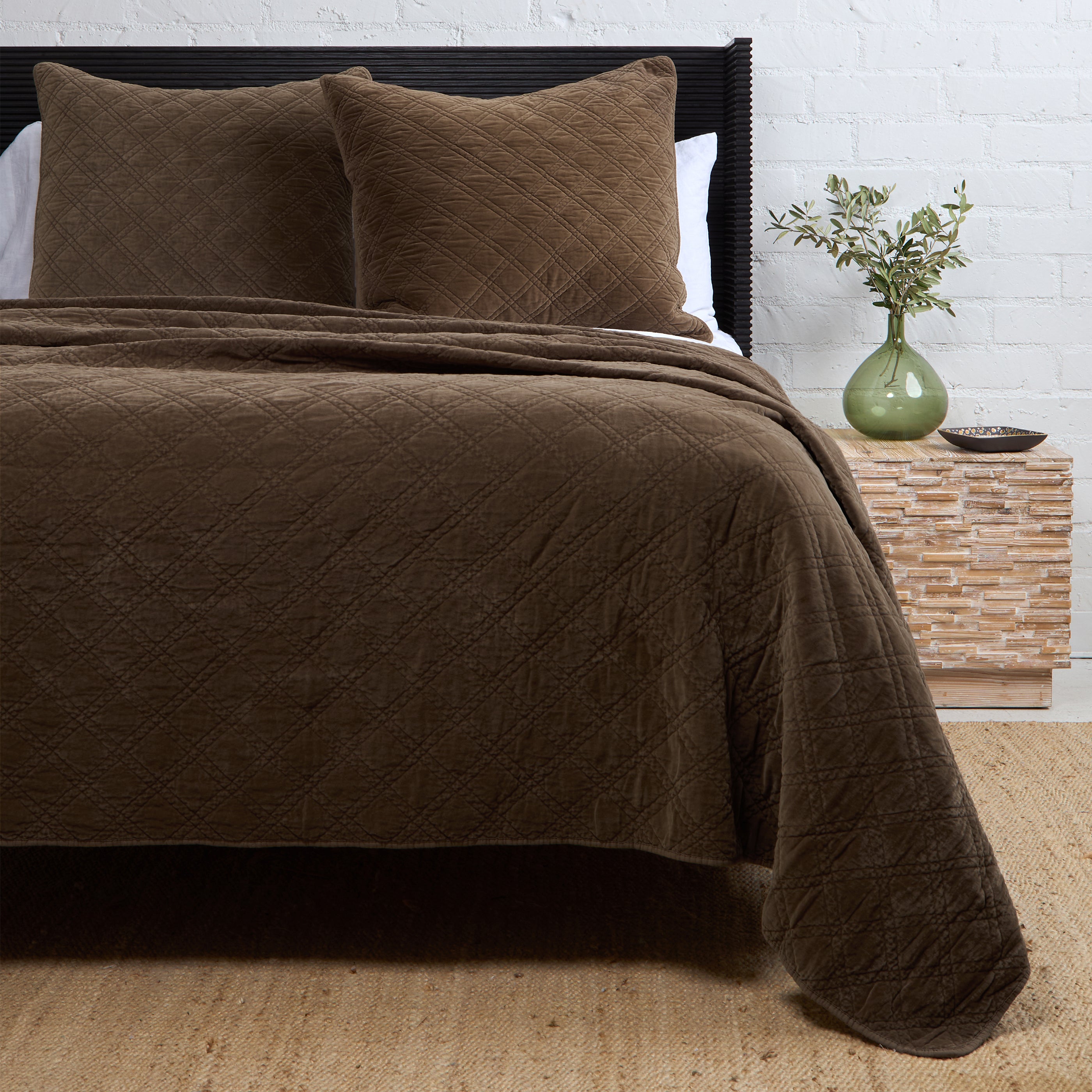 Luxury Brussels Coverlet - Soft & Breathable Bedspread for All Seasons - Perfect for Master Bedroom, Guest Room & Hotel Decor